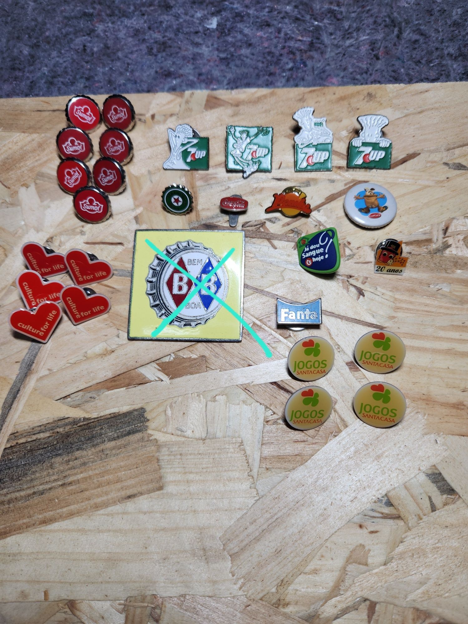 Vendo pins de colecção