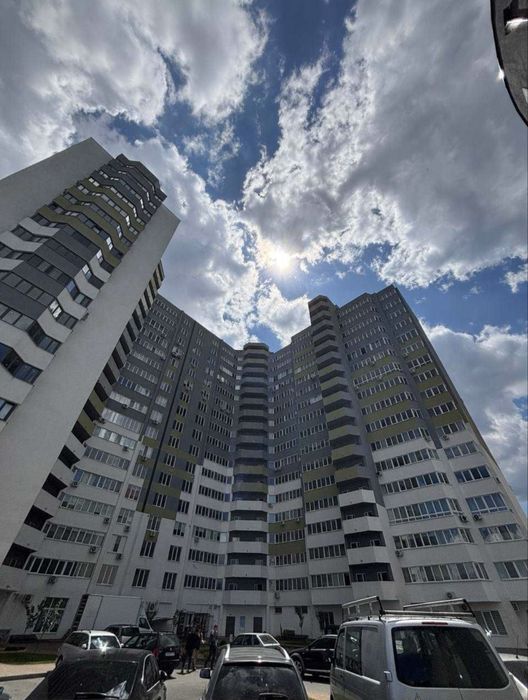 Продам 4-кімнатну квартиру, Грушевського 110