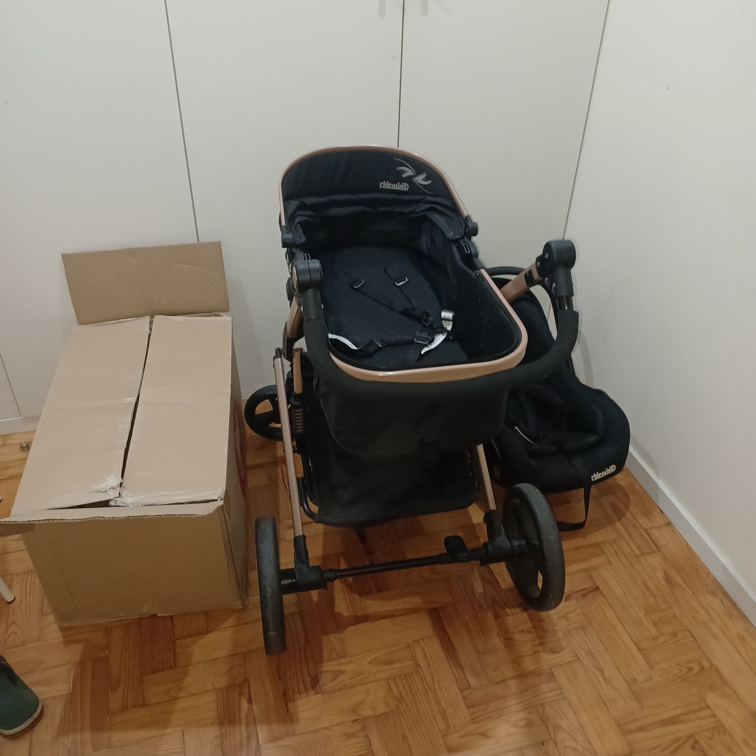 Carrinho de Bebé CHIPOLINO Amore Obsidian Gold 3-em-1