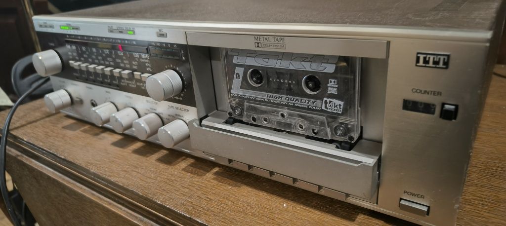 Amplituner ITT HIFI 9051.   Z magnetofonem