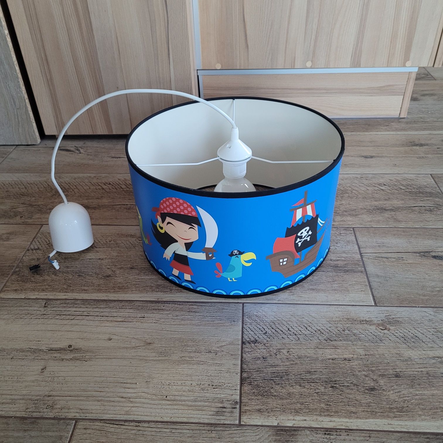 Lampa wisząca do pokoju dziecięcego