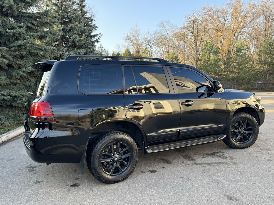 Продам ланкрузер 200