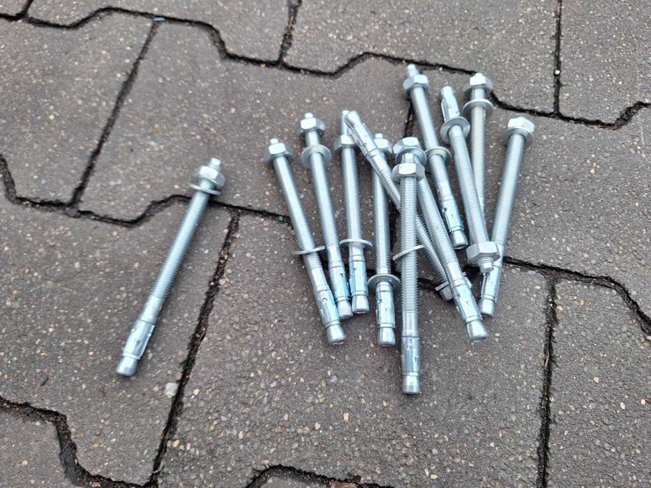 kotwy do betonu 10x135