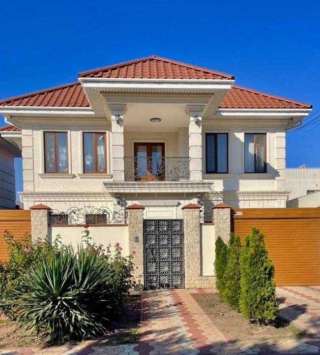 Фешенебельний будинок у стилі Liberty • 380 м² • басейн • тераса