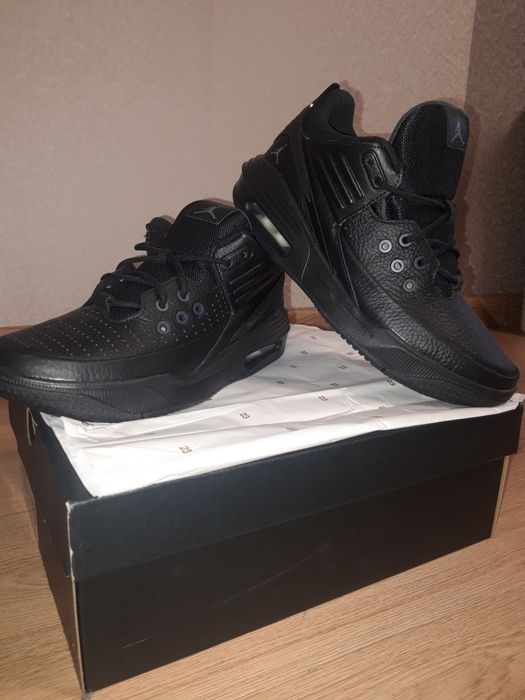Нові кросівки чоловічі Air Jordan Max Aura 5