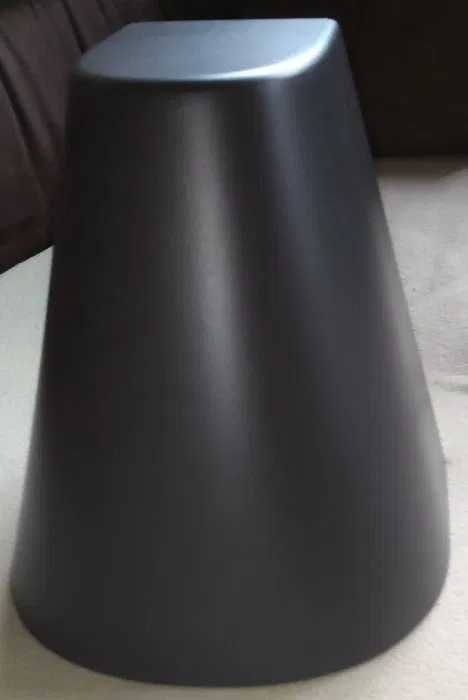 Lampa fasadowa , kinkiet , oświetlenie architektoniczne .