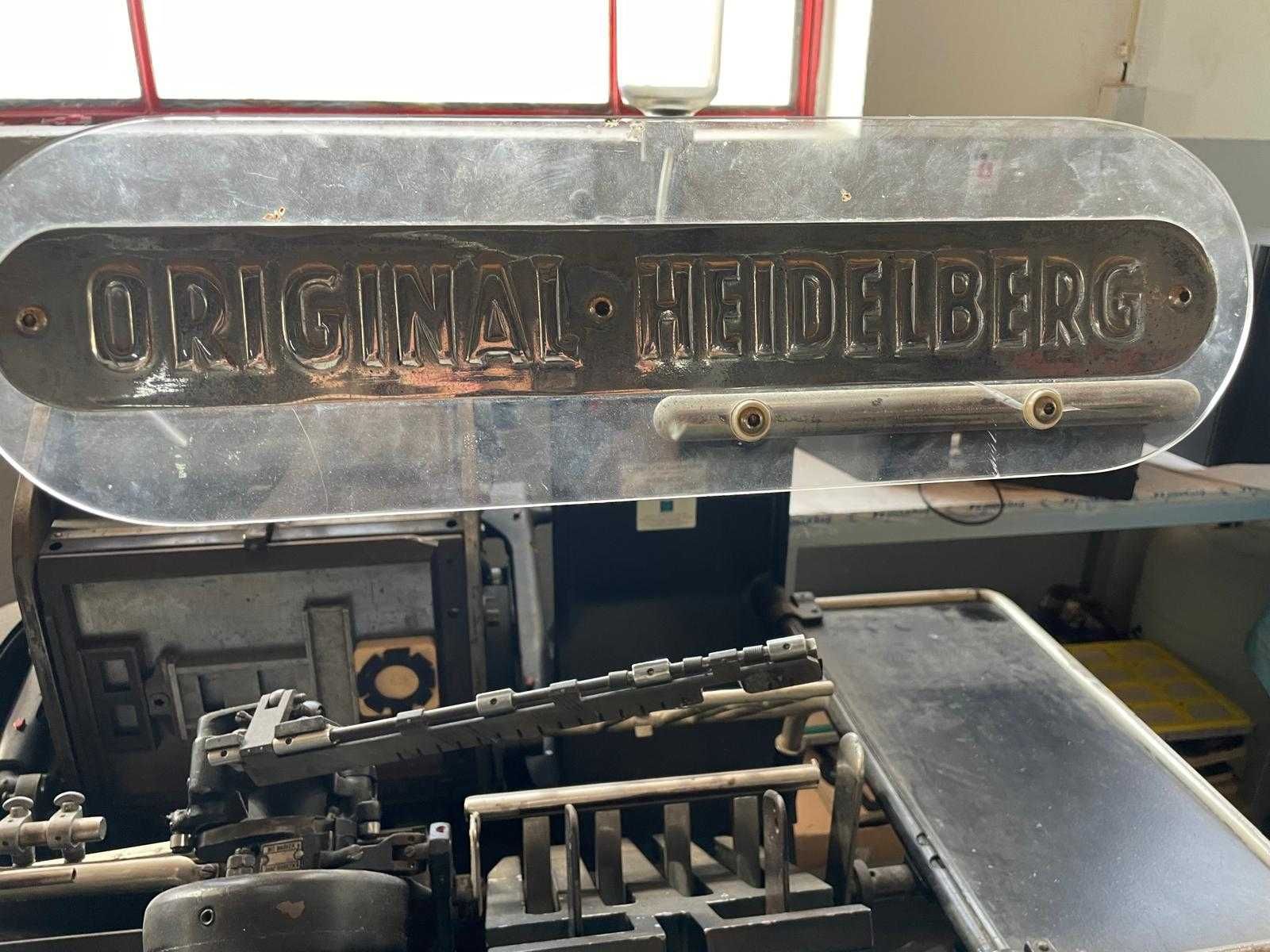 Máquina Original Heidelberg com cortantes incluídos