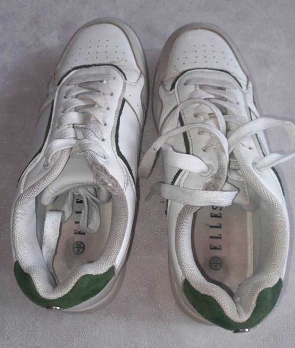 Жіночі білі шкіряні красівки