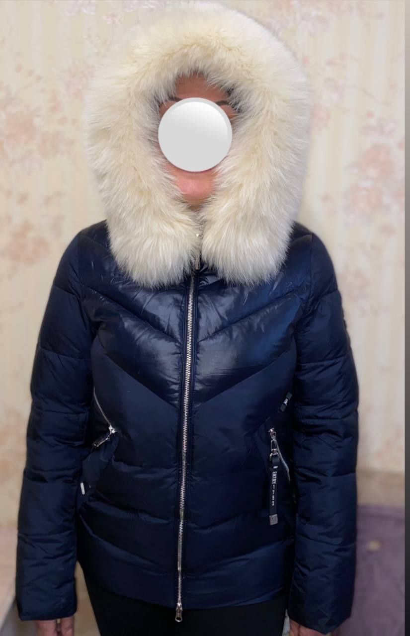 Куртка зимняя с песцовым мехом на капюшоне