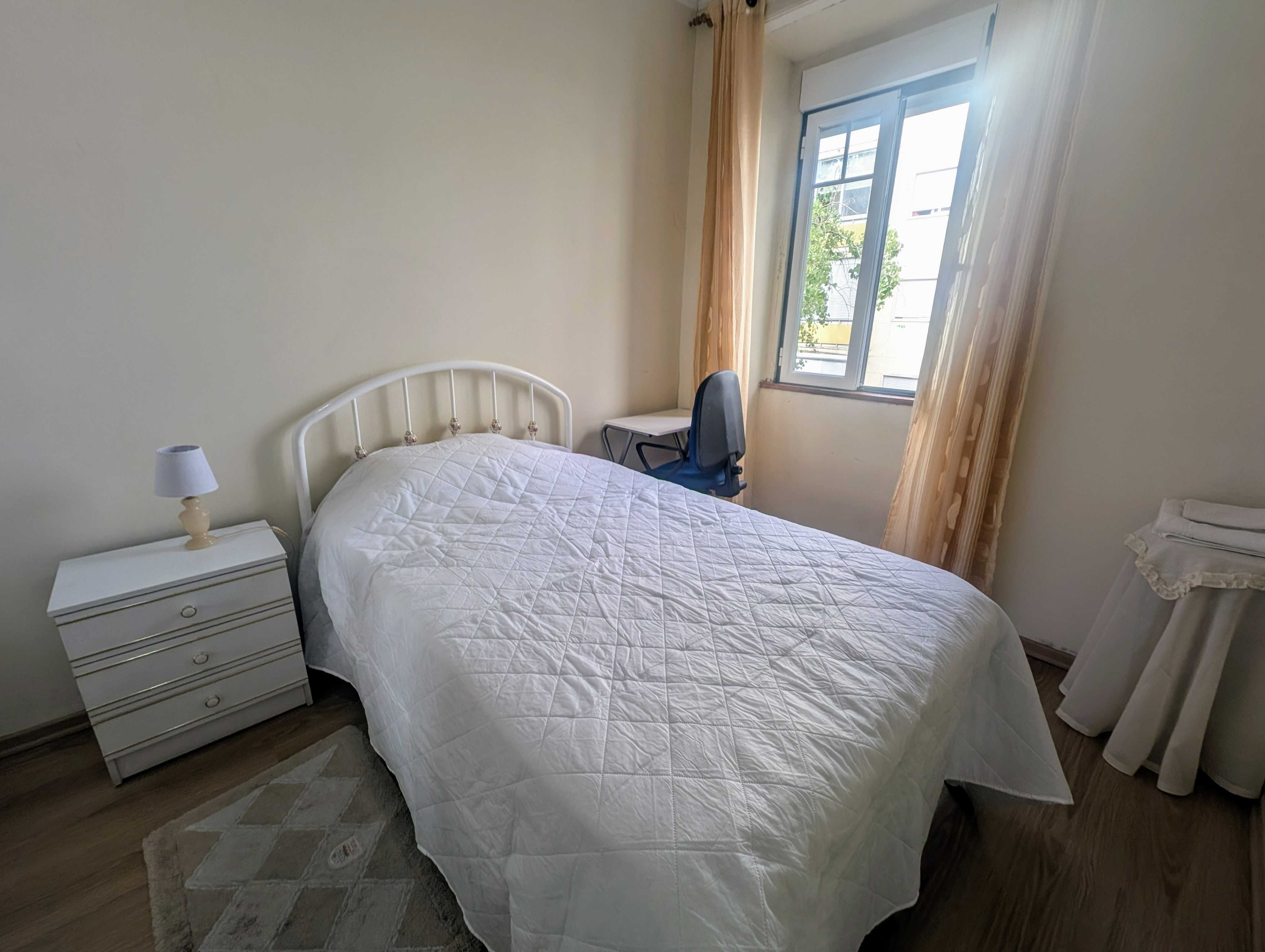 Quarto para raparigas - Alameda, Lisboa