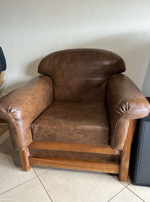 Poltrina em couro