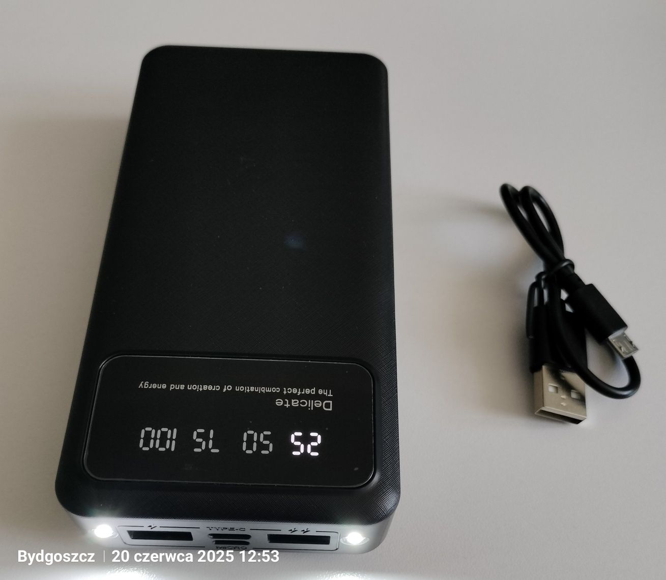 Powerbank pojemność 20 000 mAh, czarny.