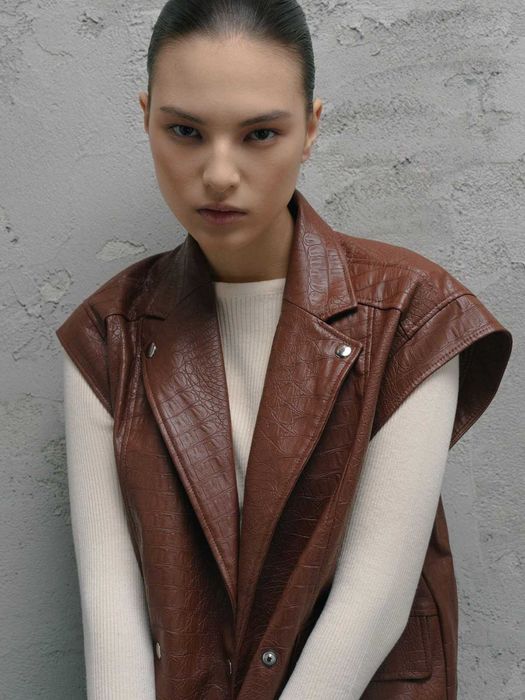 Жилет з екошкіри Coosh