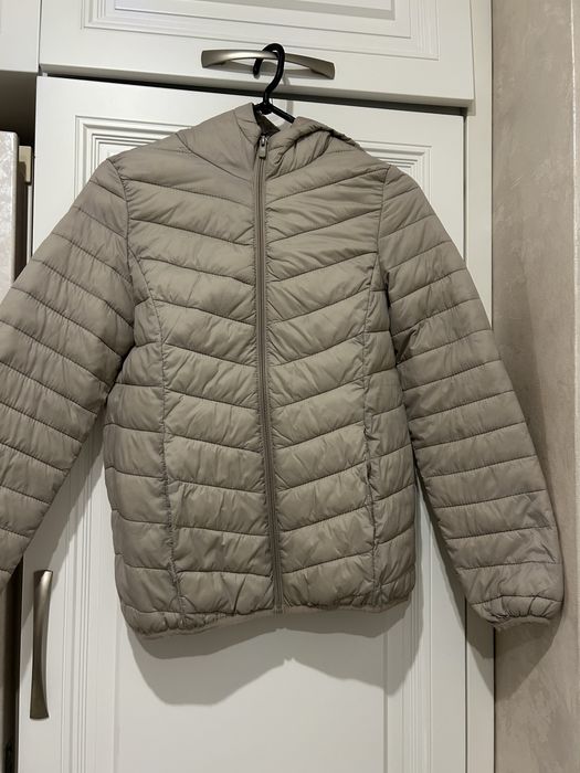 Куртка осіння бежева