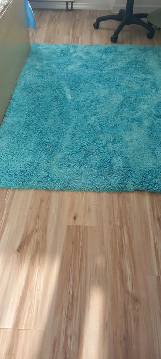 sprzedam dywan koloru morskiego