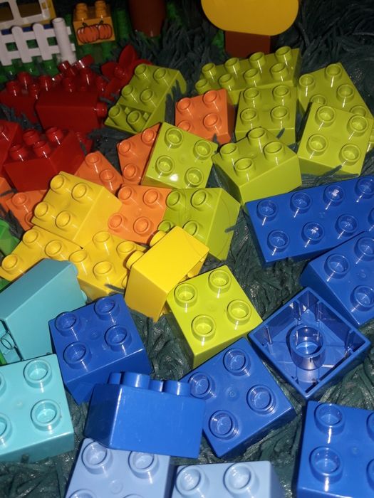 73 елементи + пластинка оригінального лего дупло