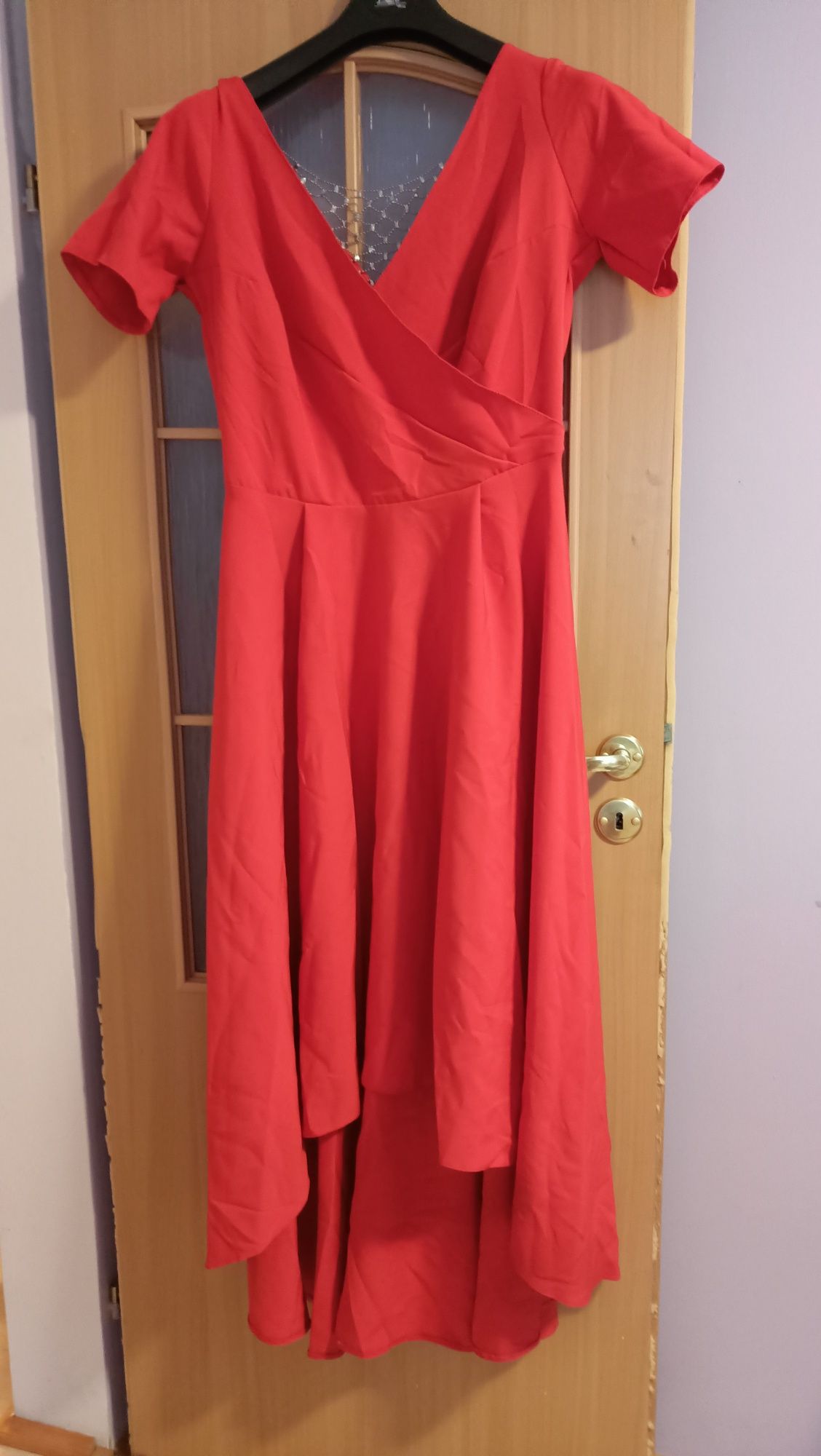 Catalina.Czerwona długa asymetryczna sukienka z ozdobnymi plecami