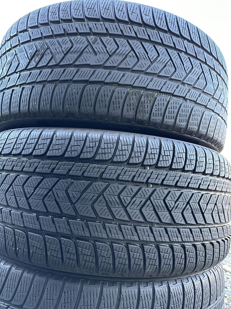 285/40/22 Pirelli Scorpion Winter
