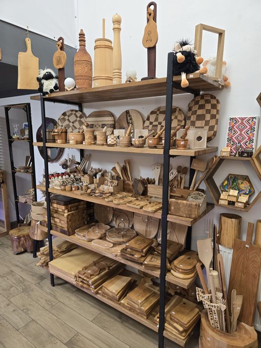 Продаж бізнесу “ТЕСЛЯРНЯ” – магазин сувенірів у центрі Чернівців

Опти