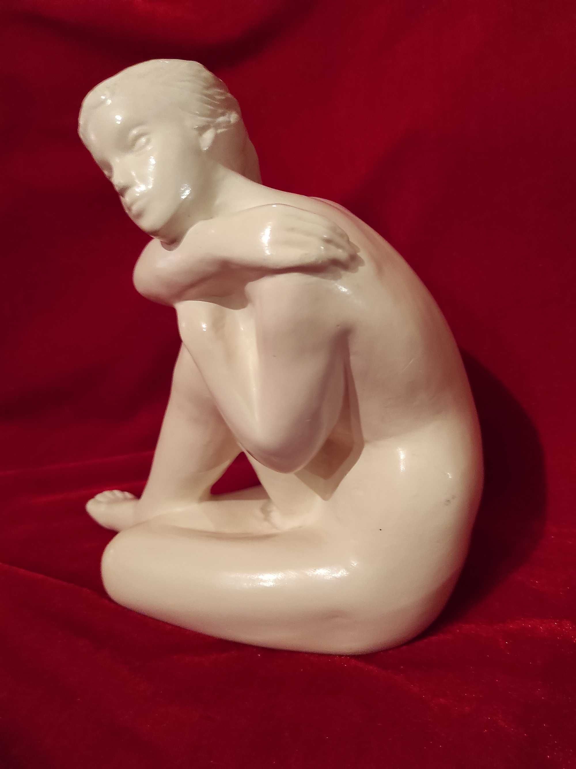 Figurka ceramiczna-kobieta zamyślona, sypialnia, łazienka , salon, Syg