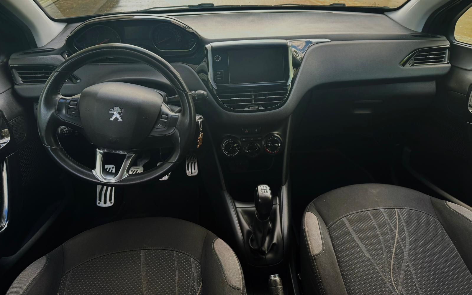 Peugeot 208 Hatchback 1.4 HDi