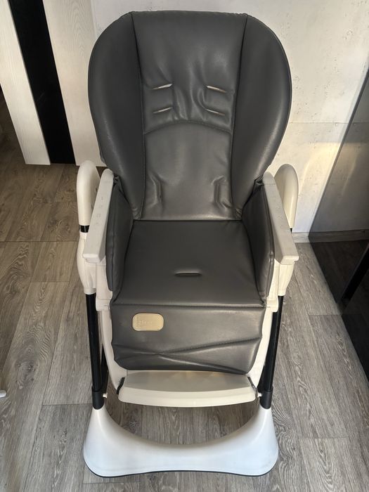 Дитячий стульчик для годування