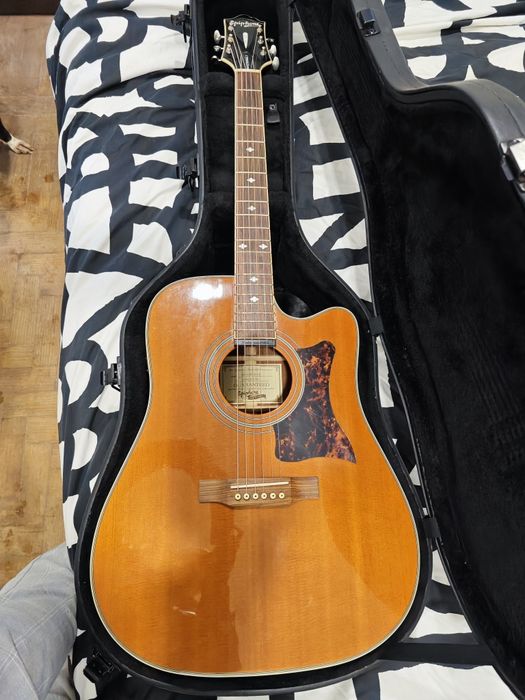 Guitarra Acústica Epiphone 500MCE