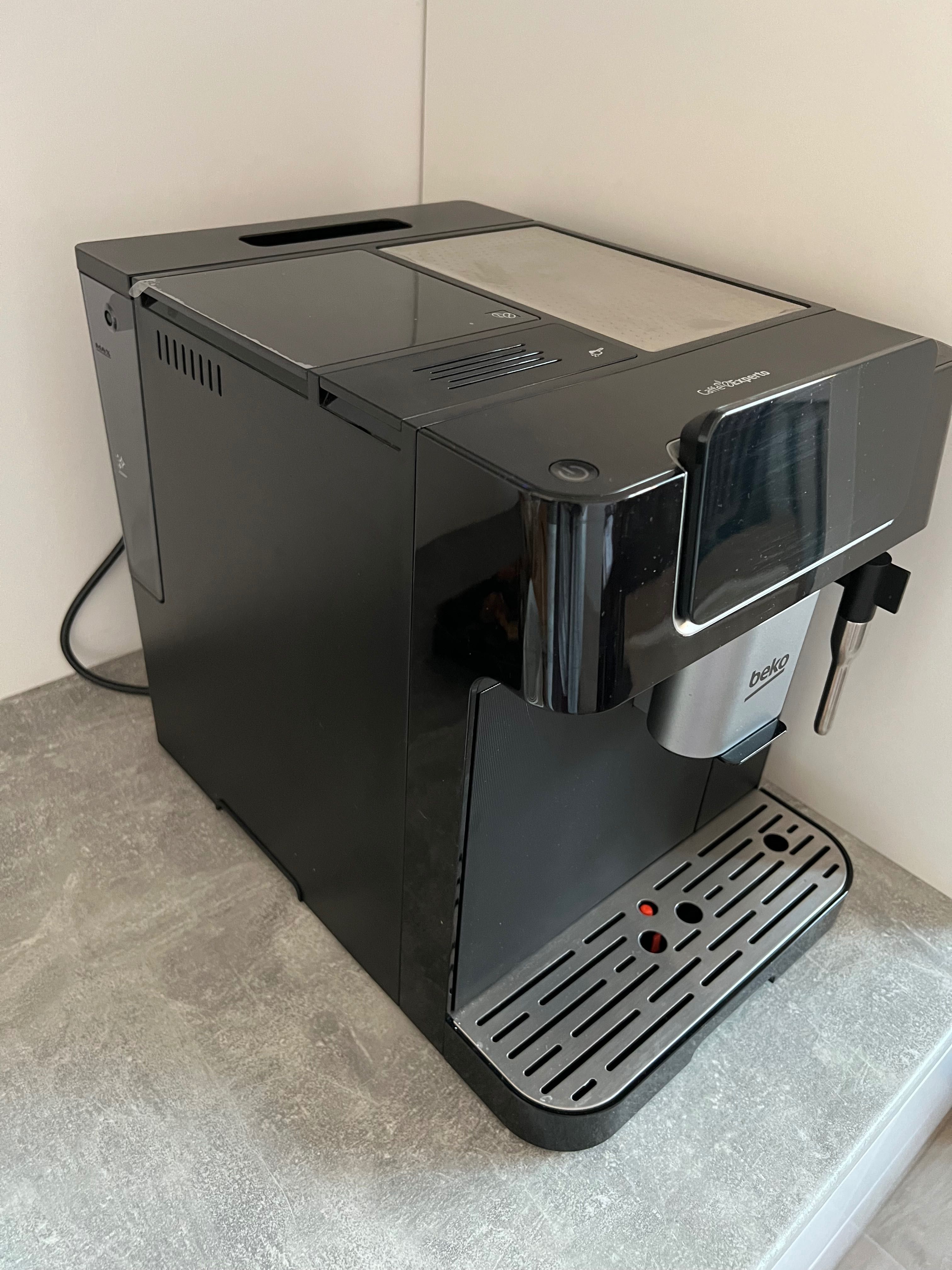 Ekspres BEKO Caffeexperto CEG7302B