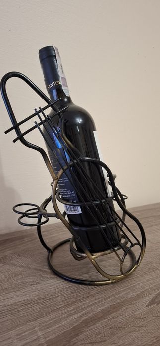 Stojak na butelkę alkoholu