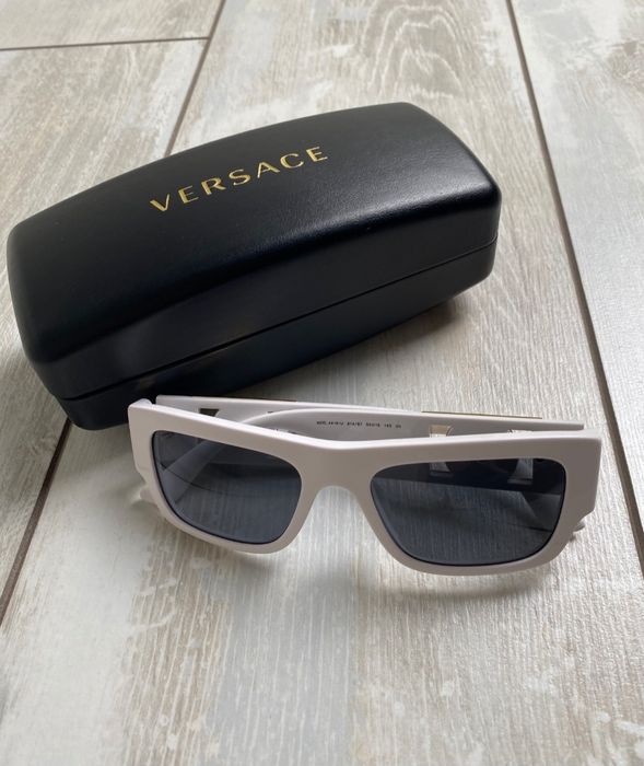 Білі  прямокутні сонцезахисні окуляри 4416U 314/87 від Versace!