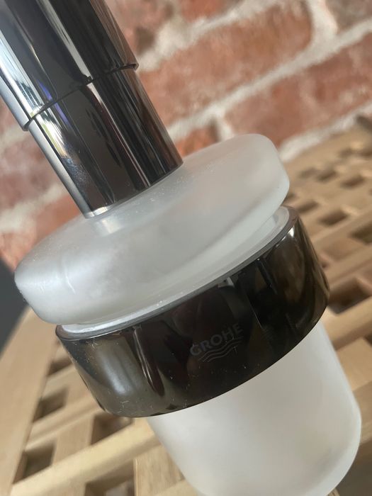 Grohe essentials  wieszak dozownik