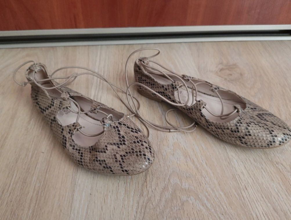 Sznurowane jasnobrązowe baleriny rozmiar 36