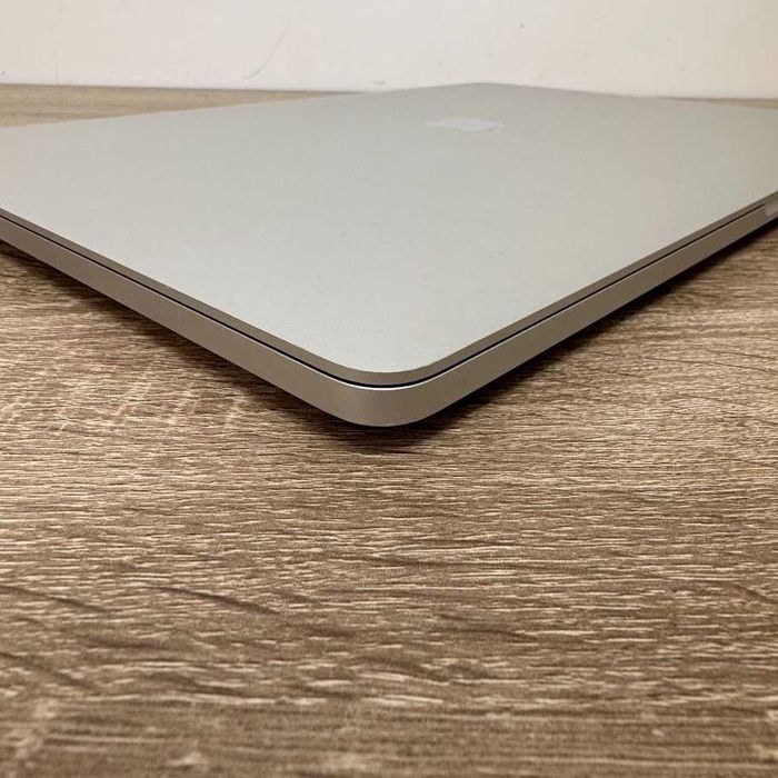 MacBook Pro 16" i7 / 16Gb DDR4 / SSD 512Gb / Radeon 5300m (код: M0541)