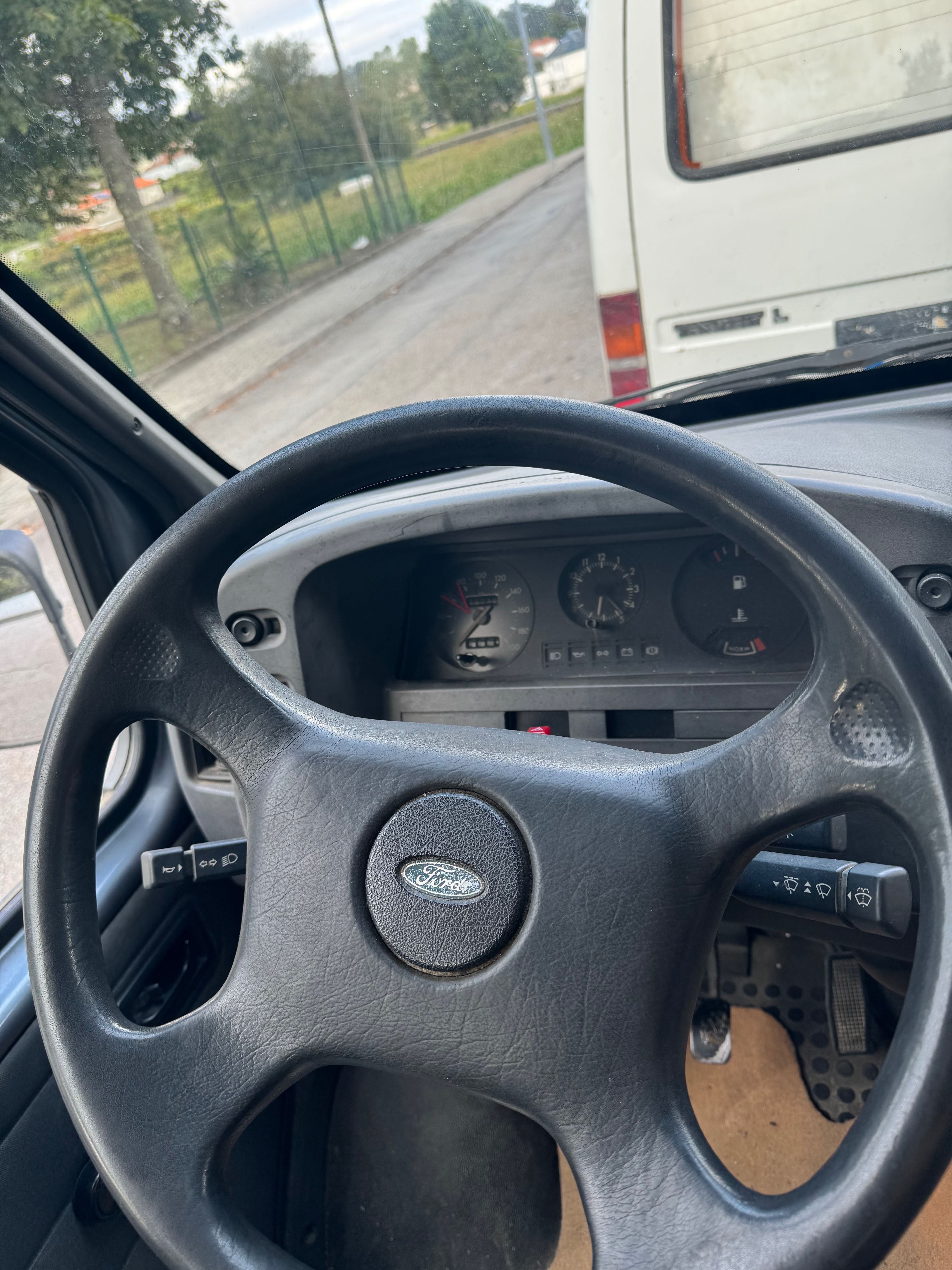 Ford Transit 120 van (tn-3)