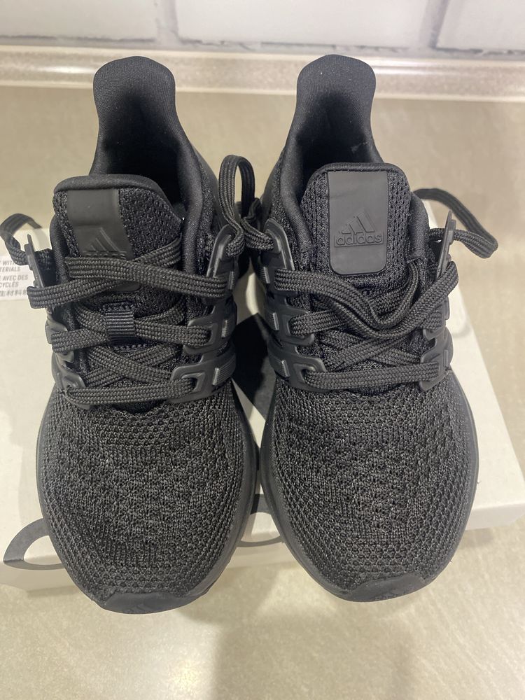 Продам дитячі кросівки Adidas