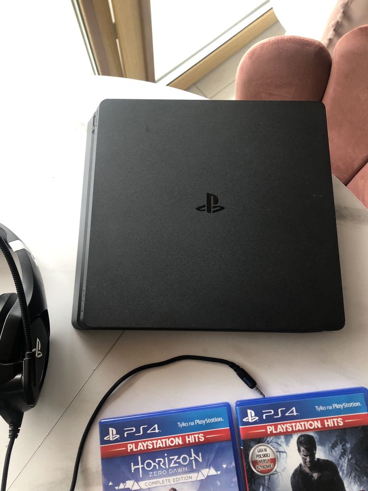 Konsola PlayStation 4 slim 1TB (1000 GB) - zestaw