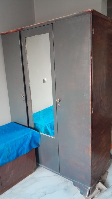 Ліжко односпальне, шафа недофарбована