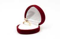 Pierścionek zaręczynowy z brylantem brylantami złoty złoto diament