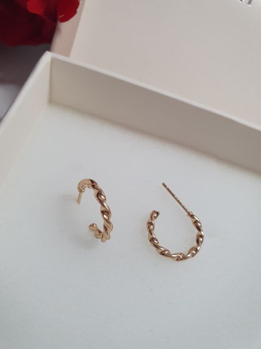 Kobiecie zmysłowe złote kolczyki kółka łańcuszek