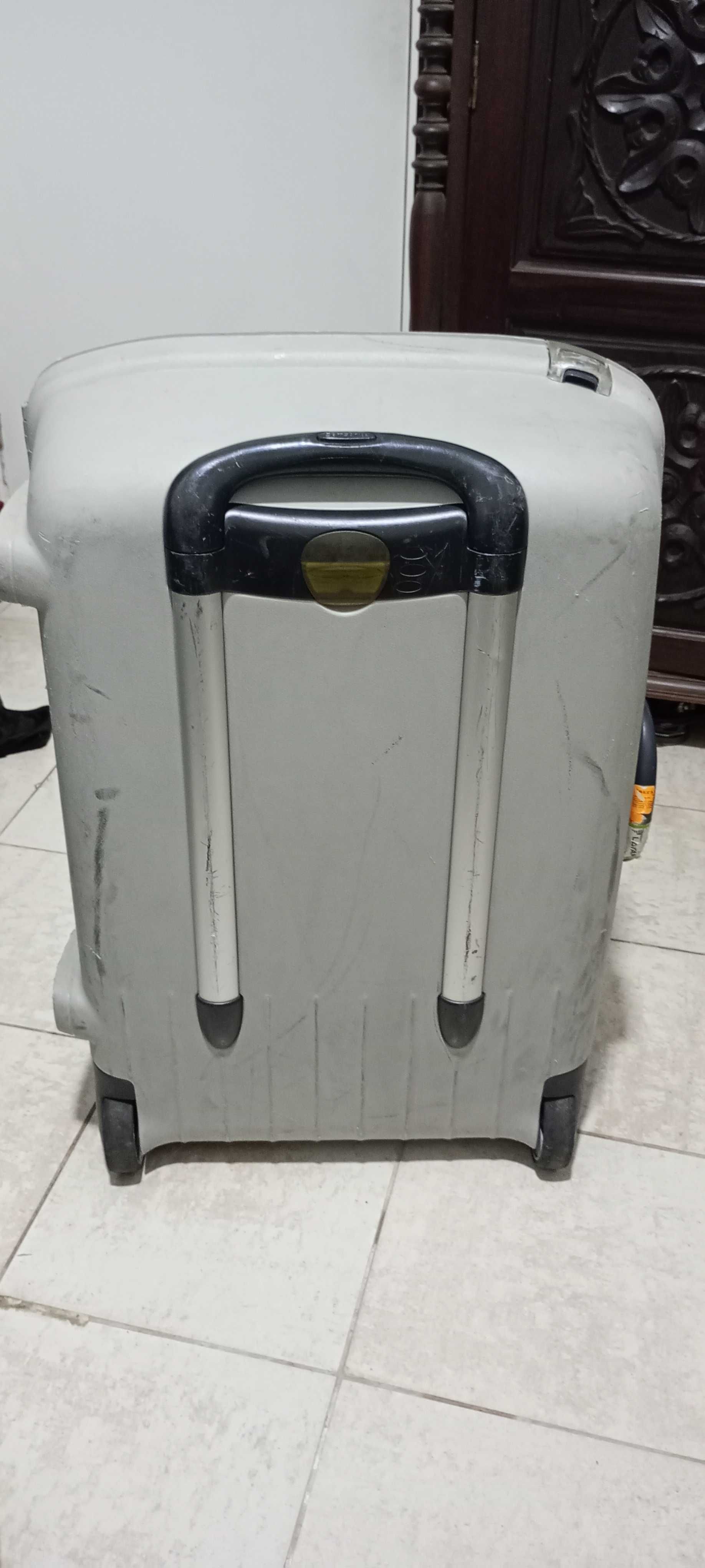 Malas Pierre Cardin e Samsonite grande, leve, com rotas, desconto