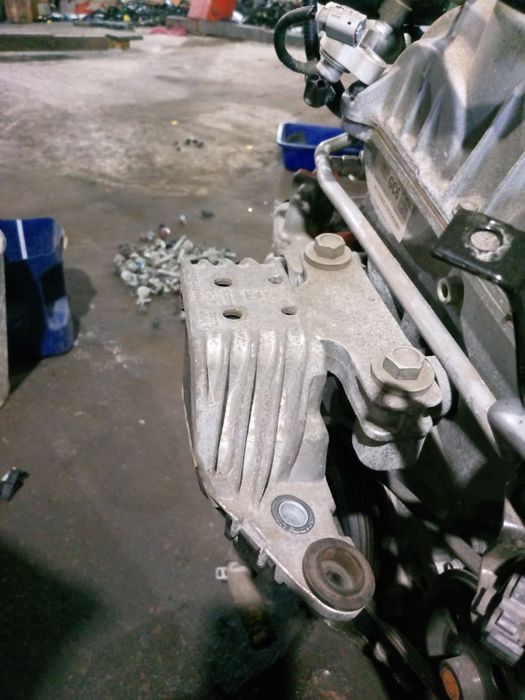 Chevrolet volt 2 подушка двигуна права ліва