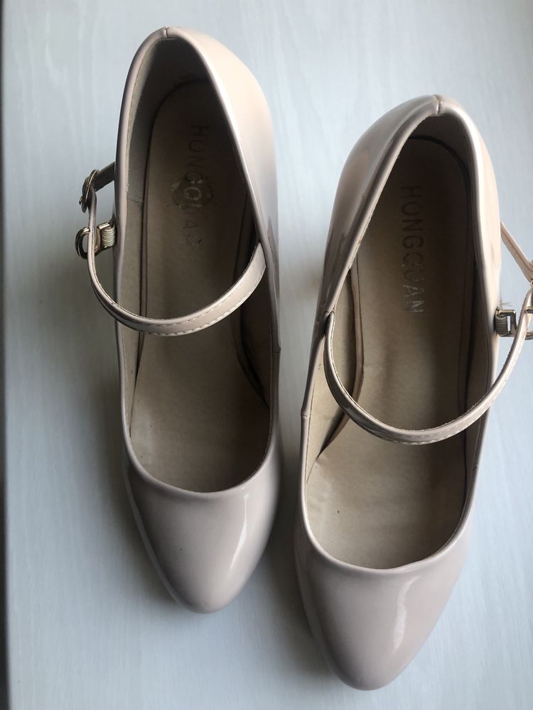 Жіночі туфлі лаковані, черевики бежево-сірого кольору 38р