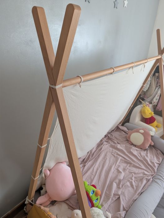 Cama tipi kave home com tenda e colchão , como nova