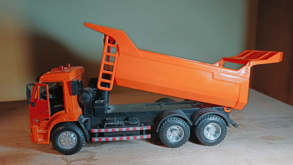Жовтогарячий самоскид машинка 1/32 - 1/38. Вантажівка.