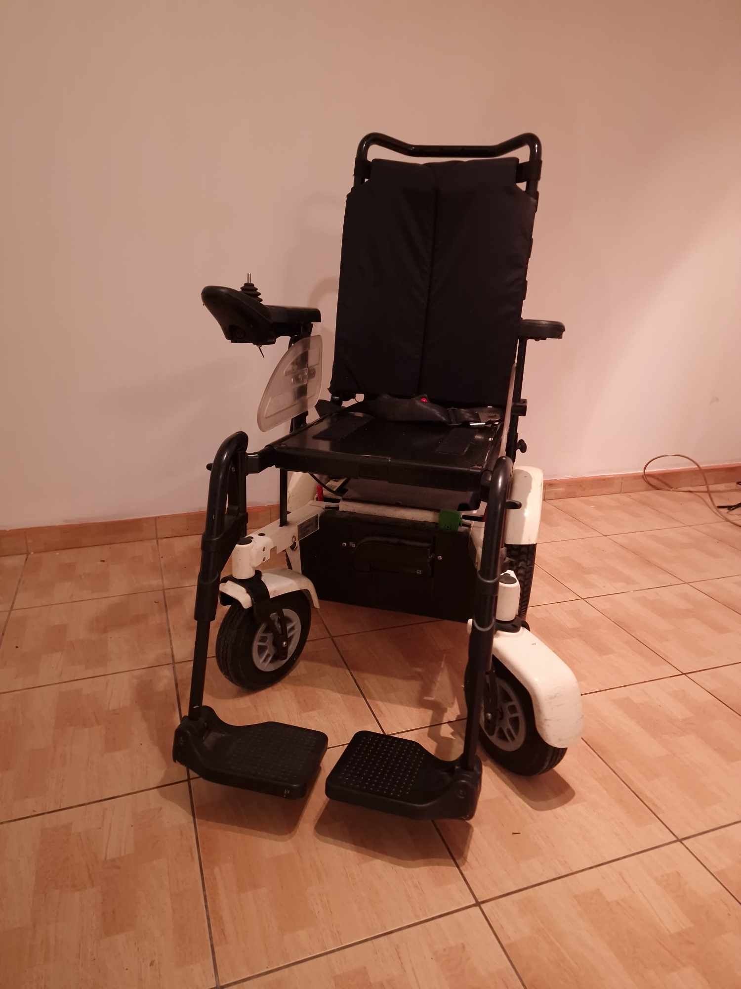 Wózek inwalidzki elektryczny Otto bock B400