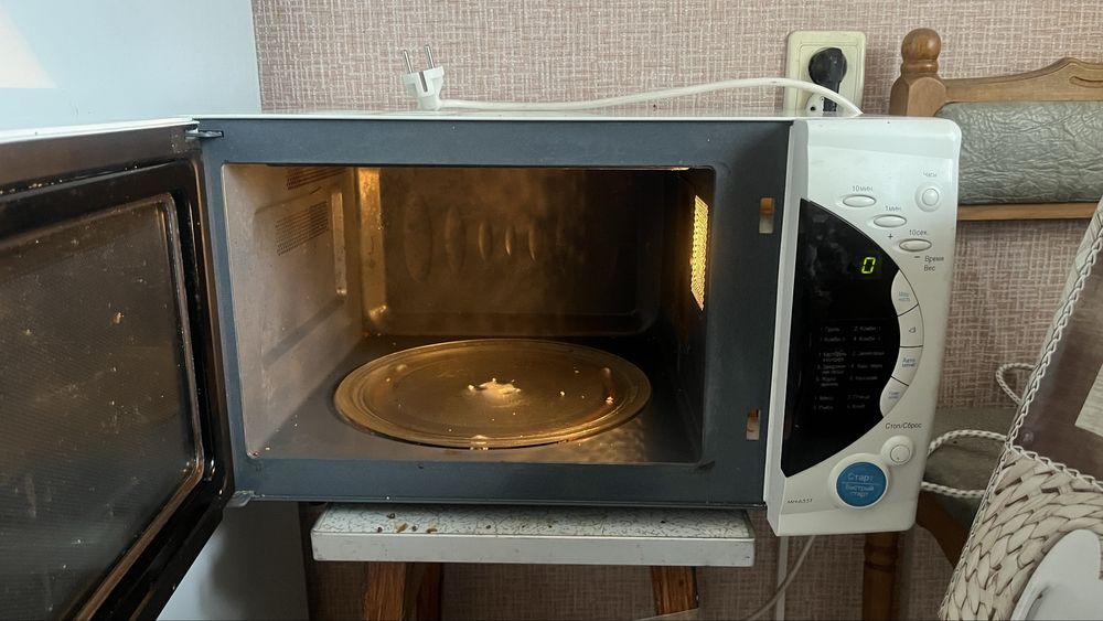 Мікрохвильова піч LG