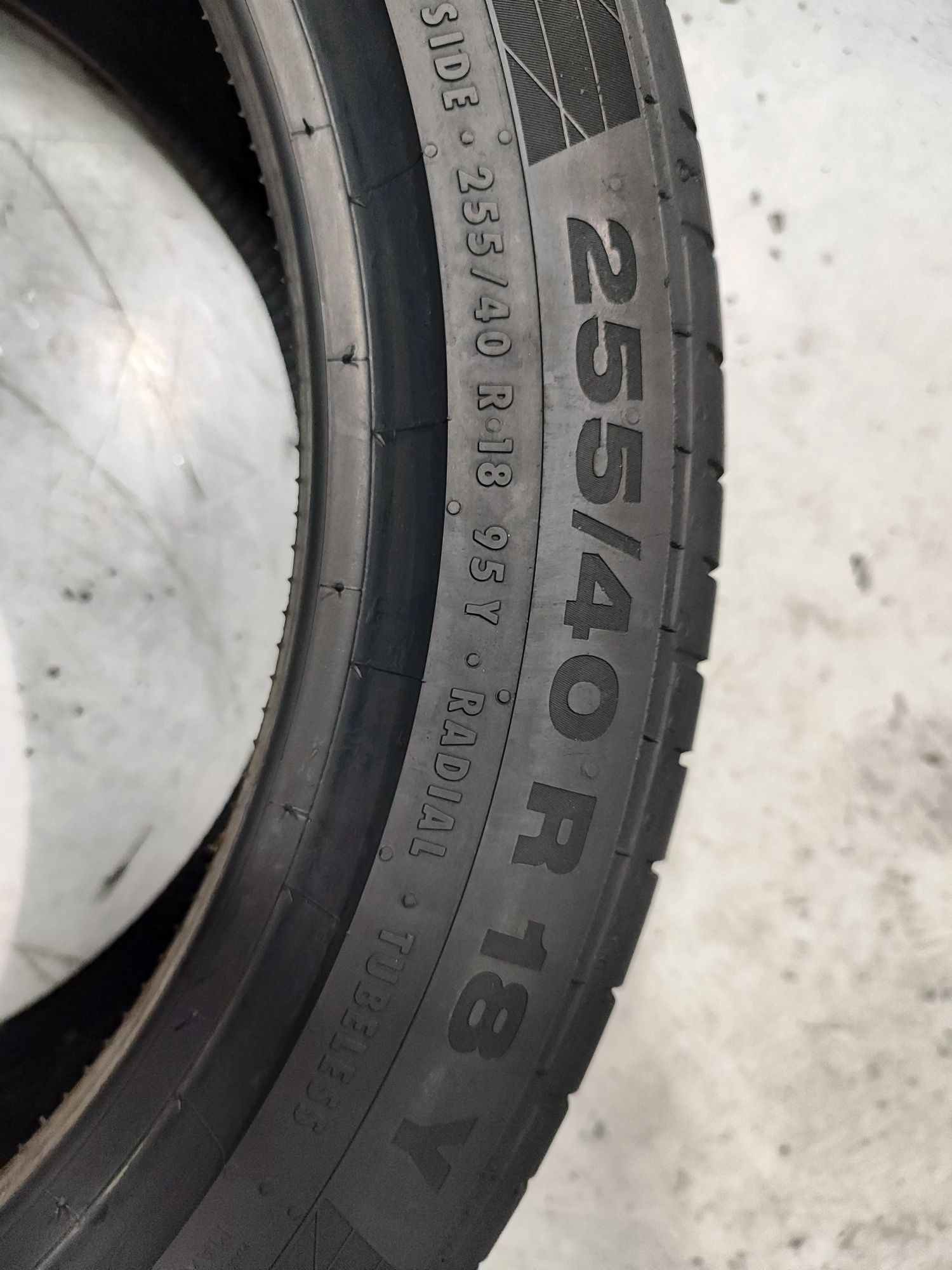 2 Pneus semi novos continental 255/40R18 SSR 95Y Oferta dos portes