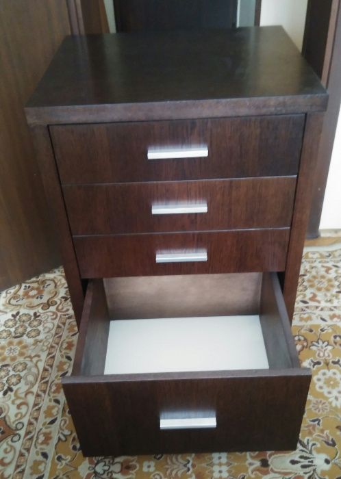 Komoda dębowa z szufladami