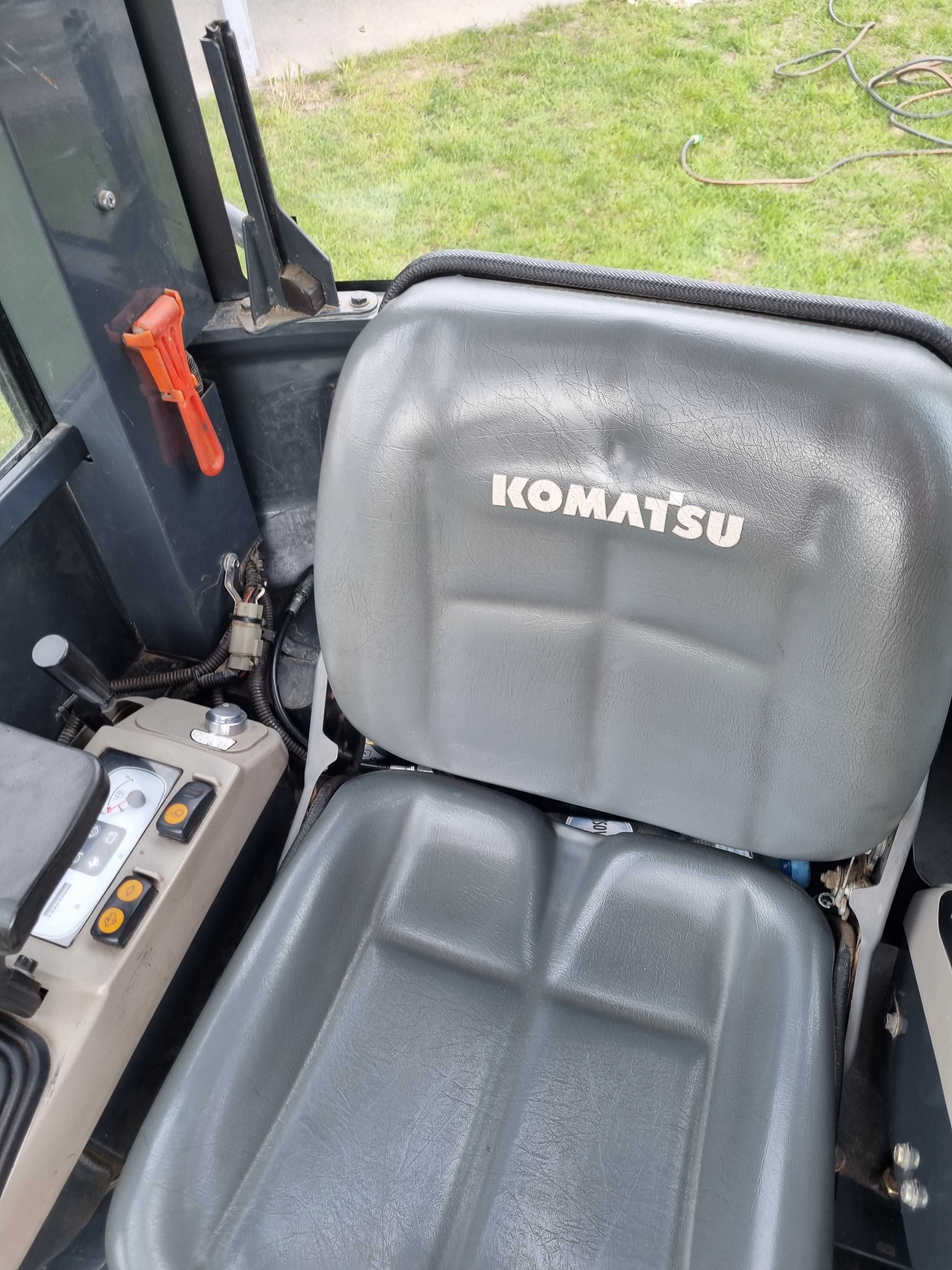 Sprzedam minikoparkę Komatsu wraz z przyczepą