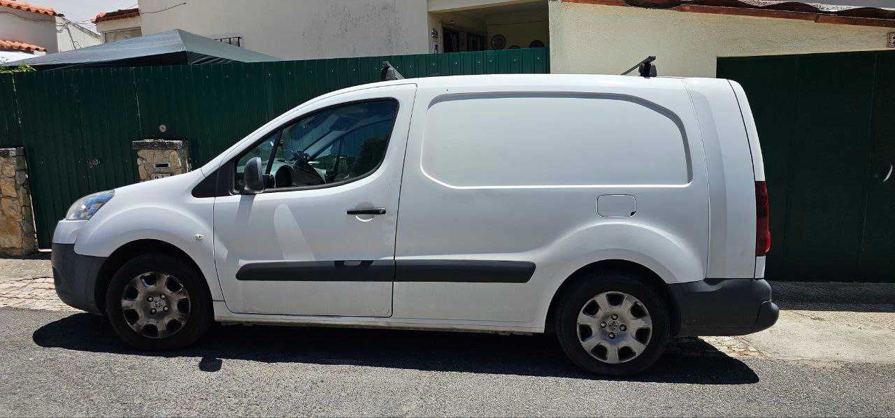 O carro de garagem
